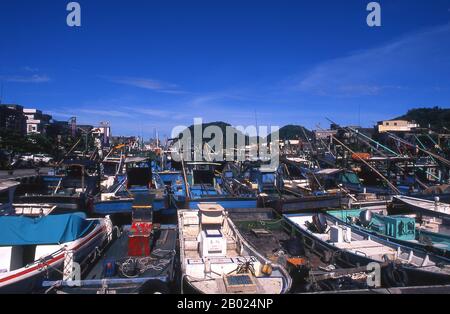 Nanfang'ao (Nanfang Ao) è un trafficato porto di pescatori sulla costa orientale di Taiwan. E' famosa per il Tempio Nantien dedicato a Matsu, dea del mare. Foto Stock