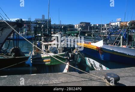 Nanfang'ao (Nanfang Ao) è un trafficato porto di pescatori sulla costa orientale di Taiwan. E' famosa per il Tempio Nantien dedicato a Matsu, dea del mare. Foto Stock