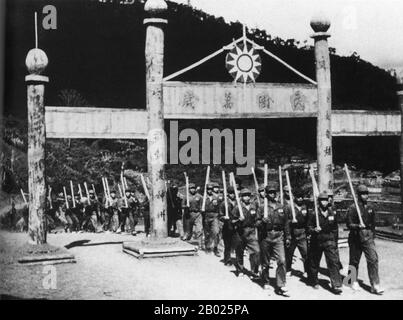 Le truppe nazionaliste cinesi sono entrate in Thailandia nel 1960s e sono state divise in tre gruppi principali. L'esercito KMT 5th, che conta poco meno di 2.000 uomini e comandato dal generale Tuan Shi-wen, ha stabilito un campo armato su Doi Mae Salong vicino alla frontiera birmana nella provincia di Chiang Rai. L'esercito KMT 3rd, che conta circa 1.500 uomini sotto il comando del generale li Wen-huan, ha fatto la sua sede presso l'insediamento remoto e inaccessibile di Tam Ngop, nelle zone più lontane della provincia di Chiang mai. Infine una forza minore di circa 500 uomini, l'unità indipendente KMT 1st sotto il generale ma Ching-kuo, atto Foto Stock
