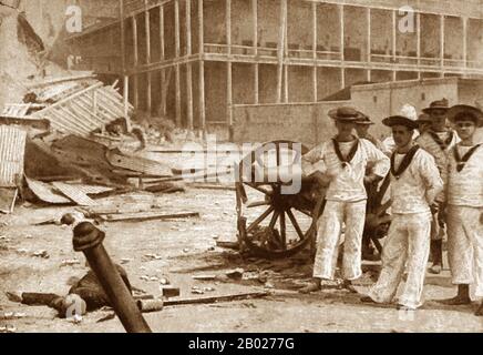 La guerra anglo-Zanzibar fu combattuta tra il Regno Unito e il Sultanato di Zanzibar il 27 agosto 1896. Il conflitto durò circa 40 minuti ed è la guerra più breve della storia. La causa immediata della guerra fu la morte del pro-British Sultan Hamad bin Thuwaini il 25 agosto 1896 e la successiva successione del Sultano Khalid bin Barghash. Le autorità britanniche hanno preferito Hamud bin Muhammed, che era più favorevole agli interessi britannici, come sultan. In conformità con un trattato firmato nel 1886, una condizione per l'adesione al sultanato era che il candidato ottenere il permesso del Foto Stock