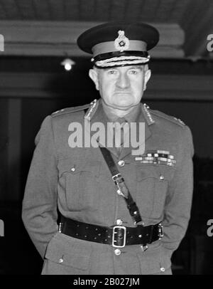 Birmania/Myanmar/Regno Unito/nuova Zelanda: Feldmaresciallo William Joseph 'Bill' Slim (6 agosto 1891 - 14 dicembre 1970), Comandante della 14a Armata nella campagna birmana contro il Giappone (1942-1945), presso il Municipio di Wellington, 29 giugno 1950. Il feldmaresciallo William Joseph 'Bill' Slim, i visconte Slim KG GCB GCMG GCVO GBE DSO MC KS era un comandante militare britannico e il tredicesimo governatore generale dell'Australia. Combatté sia nella prima che nella seconda guerra mondiale e fu ferito in azione tre volte. Durante la seconda guerra mondiale guidò la XIV Armata, il cosiddetto "esercito dimenticato" nella campagna birmana. Foto Stock