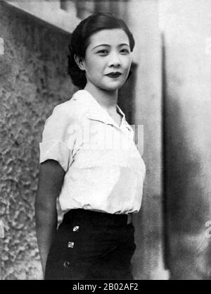 Ruan Lingyu (Ruan Fenggen, 26 aprile 1910 – 8 marzo 1935) è stata una . Una delle più importanti star del cinema cinese della 1930s, il suo tragico suicidio all'età di 24 anni la portò a diventare un'icona del cinema cinese. La sua processione funeraria era di tre miglia di lunghezza, con tre donne che si suicidavano durante l'evento. Foto Stock