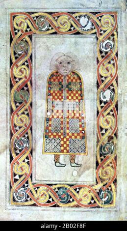 Il libro di Durrow è un libro del vangelo manoscritto illuminato medievale in stile di arte insulare. Probabilmente è stato creato tra 650 e 700 CE. Il luogo della creazione potrebbe essere stata Durrow Abbey in Irlanda o un monastero in Northumbria nel nord-est dell'Inghilterra (dove il monastero di Lindisfarne sarebbe il probabile candidato) o forse Iona Abbey nella Scozia occidentale -- il luogo di origine è stato discusso dagli storici per decenni senza che emergesse un consenso. Il libro di Durrow era certamente all'Abbazia di Durrow da 916. Oggi è nella biblioteca del Trinity College di Dublino (MS A.4. 5. (57)). Foto Stock