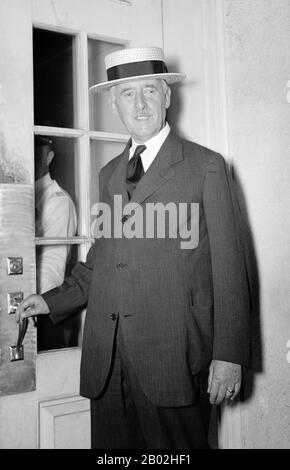 Henry Lewis Stimson (Londra, 21 settembre 1867 – Londra, 20 ottobre 1950) è stato un . Fu segretario di guerra (1911–1913) sotto il repubblicano William Howard Taft, e governatore generale delle Filippine (1927–1929). Come Segretario di Stato (1929-1933) sotto la presidenza repubblicana Herbert Hoover, ha articolato la Dottrina Stimson che ha annunciato l'opposizione americana all'espansione giapponese in Asia. Fu nuovamente Segretario della Guerra (1940-1945) sotto il democratico Franklin D. Roosevelt, ed era un grande falco che invocava la guerra Foto Stock