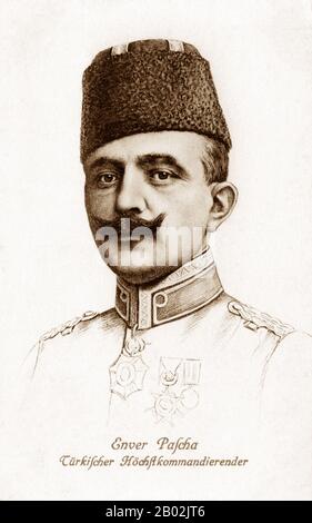 Ismail Enver Pasha (Ottoman Turkish: اسماعیل انور پاشا; Turkish: İsmail Enver Paşa; 22 novembre 1881 – 4 agosto 1922), comunemente noto come Enver Pasha, è stato un ufficiale militare ottomano e un leader della Rivoluzione dei giovani Turchi del 1908. Fu il principale leader dell'Impero Ottomano sia nelle guerre balcaniche che nella prima guerra mondiale. Dopo il colpo di stato ottomano del 1913, Enver Pasha divenne ministro della Guerra dell'Impero Ottomano, formando un terzo del trionfato conosciuto come 'Tre Pasha' (Insieme a Talaat Pasha e Djemal Pasha) che detenevano di fatto il dominio sull'Impero dal 1913 fino alla fine della prima guerra mondiale Foto Stock