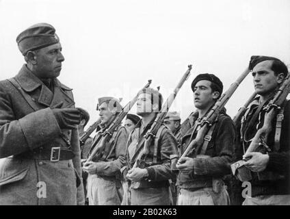 La Legione Condor (in tedesco Legion Condor) era un'unità composta da volontari dell'Aeronautica tedesca (Luftwaffe) e dell'Esercito tedesco (Wehrmacht Heer) che servì con I Nazionalisti durante la Guerra civile spagnola tra luglio 1936 e marzo 1939. La Condor Legion sviluppò metodi di bombardamento terroristico che furono ampiamente utilizzati nella Seconda guerra mondiale poco dopo. Il bombardamento di Guernica fu l'operazione più infame della Legione Condor. Hugo Sperrle comandò le formazioni aeronautiche dell'unità e Wilhelm Ritter von Thoma comandò l'elemento di terra. Foto Stock