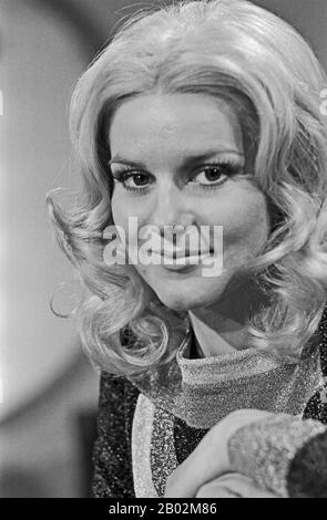 Peggy March, amerikanische Schlagersängerin, Deutschland um 1977. La cantante americana di schlager Peggy March, Germania intorno 1977. Foto Stock