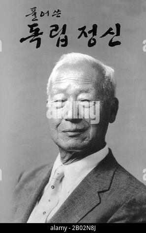 Syngman Rhee (Corea, 18 aprile 1875 – 19 luglio 1965) è stato un . La sua presidenza a tre tempi della Corea del Sud (agosto 1948 – aprile 1960) fu fortemente influenzata dalle tensioni della Guerra fredda sulla penisola coreana. Rhee fu considerato un anti-comunista e un uomo forte, e guidò la Corea del Sud attraverso la guerra coreana. La sua Presidenza si è conclusa con le dimissioni a seguito delle proteste popolari contro le elezioni controverse. Morì in esilio a Honolulu, Hawaii. Foto Stock