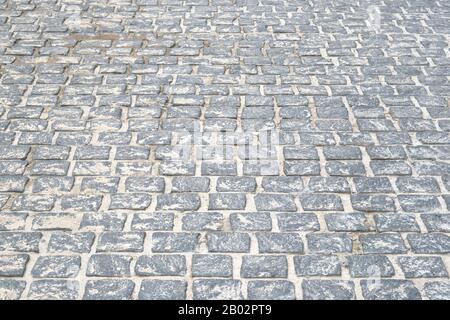 Pietra di pavimentazione grigia, sfondo. Zona pedonale nel parco con luce naturale. Passerella urbana. Foto Stock