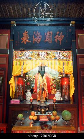 Il Tempio Sacrificale di Rites Martial, conosciuto anche come Tempio di Stato del Dio Martial, fu originariamente costruito nel 1665. Il tempio è dedicato al dio Guan Gong, la divinità più venerata di Taiwan. Tainan è la città più antica di Taiwan. La città fu inizialmente costituita dalla Compagnia Olandese dell'India Orientale come base di governo e di negoziazione chiamata Fort Zeelandia durante il periodo di dominio olandese su Taiwan. Dopo che i coloni olandesi furono sconfitti da Koxinga nel 1661, Tainan rimase capitale del regno di Tungning fino al 1683 e successivamente capitale della prefettura di Taiwan sotto il dominio del Qi Foto Stock