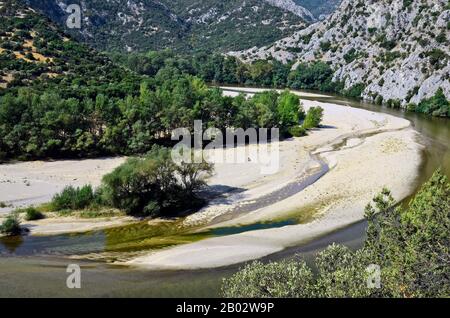 Grecia, fiume tortuoso in Nestos Gorge Foto Stock