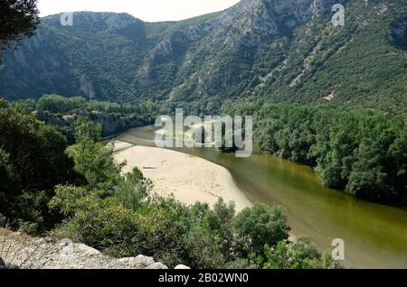 Grecia, fiume tortuoso in Nestos Gorge Foto Stock