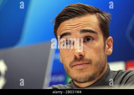 Londra, Regno Unito. 18th Feb 2020. Harry Winks di Tottenham Hotspur risponde alle domande dei media scritti prima della partita di domani contro la RB Leipzig.UEFA Champions League, Tottenham Hotspur FC team training presso il Tottenham Hotspur Training Center di Enfield, Londra martedì 18th febbraio 2020. Il team si sta allenando prima della partita di domani contro l'uso editoriale di RB Leipzig, licenza richiesta per uso commerciale. Nessun utilizzo nelle scommesse, nei giochi o nelle singole pubblicazioni di club/campionato/giocatore . Credito: Andrew Orchard Sport Fotografia/Alamy Live News Foto Stock