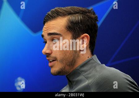 Londra, Regno Unito. 18th Feb 2020. Harry Winks di Tottenham Hotspur risponde alle domande dei media scritti prima della partita di domani contro la RB Leipzig.UEFA Champions League, Tottenham Hotspur FC team training presso il Tottenham Hotspur Training Center di Enfield, Londra martedì 18th febbraio 2020. Il team si sta allenando prima della partita di domani contro l'uso editoriale di RB Leipzig, licenza richiesta per uso commerciale. Nessun utilizzo nelle scommesse, nei giochi o nelle singole pubblicazioni di club/campionato/giocatore . Credito: Andrew Orchard Sport Fotografia/Alamy Live News Foto Stock