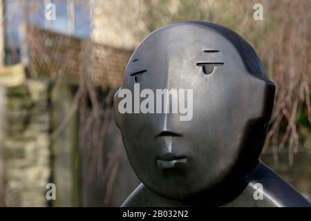 Uomo su una panchina, di giles Penny. Intorno a Bruton, una popolare cittadina nel Somerset, Regno Unito. Foto Stock