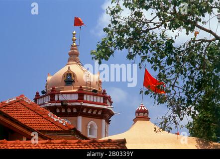 Un tempio si trova sulla cima della collina di Chandranath per oltre 1500 anni, ma l'attuale tempio risale al 17th secolo. Il tempio è dedicato alle divinità indù Chandreshwar, un'incarnazione di Lord Shiva, e Bhutnath, il signore dei fantasmi. Foto Stock