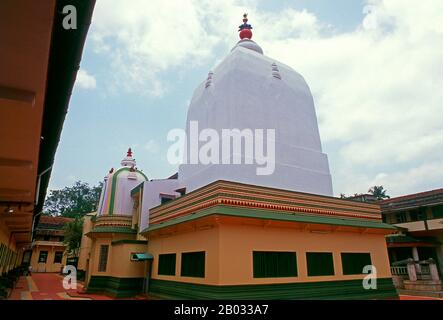 Il tempio Shri Damodar fu originariamente fondato nel 1500 e ospita il divinità indù Shri Damodar, un'incarnazione di Lord Shiva. L'attuale grande tempio risale al 1910. Foto Stock