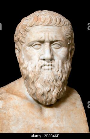 Plato (428/427 o 424/423 – 348/347 BCE) è stato un filosofo della Grecia classica e fondatore dell'Accademia di Atene, la prima istituzione di insegnamento superiore nel mondo occidentale. Egli è ampiamente considerato la figura più importante nello sviluppo della filosofia, in particolare della tradizione occidentale. A differenza di quasi tutti i suoi contemporanei filosofici, si ritiene che l'intera œuvre di Platone sia sopravvissuta intatta per oltre 2.400 anni Foto Stock