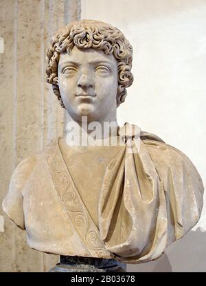 Nato come Lucius Septimius Bassianus (188-217 d.C.) ma rinominato Marco Aurelio Antonino dopo l'Unione del padre con le famiglie della dinastia Nerva-Antonina, ottenne il suo agnomen Caracalla da una tunica con cappuccio gallico che spesso indossava. Figlio maggiore dell'imperatore Settimio Severo, regnò insieme al padre dal 198 d.C. fino alla morte del padre nel 211 d.C. Poi divenne imperatore comune con il fratello minore Geta, ma uccise rapidamente suo fratello meno di un anno nel loro governo congiunto. Il regno di Caracalla fu segnato da continui assalti dei popoli germanici e da costanti attacchi Foto Stock