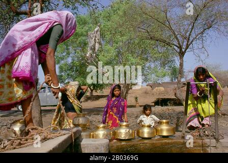 Madhya Pradesh (che significa Provincia Centrale) è uno stato dell'India centrale. La sua capitale è Bhopal e la città più grande è Indore. Soprannominato il 'cuore dell'India' a causa della sua posizione geografica in India, Madhya Pradesh è il secondo stato più grande del paese per area. Con oltre 75 milioni di abitanti, è il quinto stato più grande in India per popolazione. Foto Stock