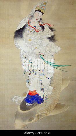Guanyin, breve per Guanshiyin, è un bodhisattva nel buddismo Mahayana spesso associato con compassione e misericordia. Mentre è spesso ritratta come donna, è oltre il sesso e può essere descritta sia come maschio che come femmina. Guanyin è spesso indicato come la 'Divinità buddista più amata', a causa dei suoi poteri miracolosi e della sua amorevole compassione. Non solo è adorata nel Buddismo, ma anche nel Taoismo e nella religione popolare cinese, con varie storie e leggende su di lei. Guanyin gioca un ruolo molto importante nel romanzo cinese classico 'viaggio verso l'Occidente.' è conosciuta da vari nam Foto Stock