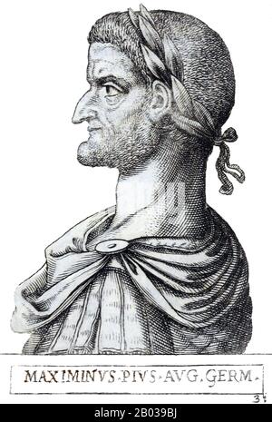 Di origine Thraco-romana, Maximinus Thrax (173 - 238 CE) era un figlio di bassa nascita, e fu visto dal Senato come un barbaro e non un vero romano, nonostante la Costituzione Antonina di Caracalla che garantiva la cittadinanza a tutti i cittadini nati dall'Impero. Un soldato di carriera, massimo è salito attraverso le file fino a quando ha comandato una legione. Fu uno dei soldati che furono arrabbiati dai pagamenti dell'imperatore Severus Alexander alle tribù germaniche per la pace, e tracciò con loro per assasinare l'imperatore nel 235 d.C. La Guardia Pretoriana dichiarò imperatore Massimino dopo l'atto, una scelta che era solo Foto Stock