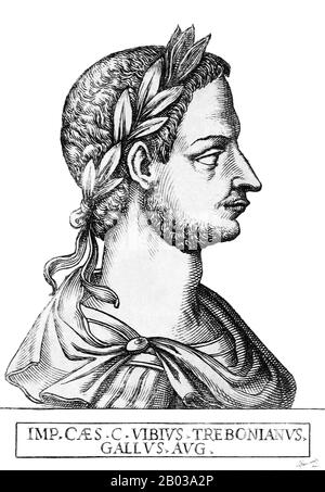 Trebonianus Gallus (206-253) fu un politico e generale rispettato dell'Impero Romano, e divenne al potere dopo la morte dei co-imperatori Traiano Decio e suo figlio Herennius Etruscus durante la battaglia di Abrittus nel 251. Alcune voci sostengono che Gallus aveva avuto una mano nella morte di Decio e suo figlio, avendo cospirato con gli invasori Goti. I suoi soldati proclamarono imperatore Gallus, ma l'altro figlio di Decio, Hostilian, era stato riconosciuto dal popolo di Roma come legittimo erede. Non volendo avviare un'altra guerra civile, Gallus accettò la volontà del popolo romano e adottò Hostilian come suo Foto Stock