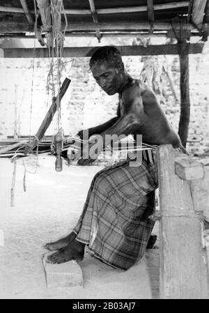 L'Isola di Eydhafushi, nell'Atollo di Baa (Atollo di Maalhosmadulu Sud), era una volta famosa per i suoi tessitori feyli o sarong. Eydhafushi è la capitale dell'Atollo di Baa. Foto Stock