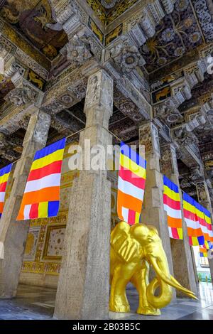 Kandy, Sri Lanka - Gennaio 2020: Tempio Del Dente di Buddha il 26 gennaio 2020 a Kandy, Sri Lanka. Foto Stock
