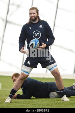 .Oriam Sports Performance Centre, Riccarton, Edimburgo, Scozia, Regno Unito. 18th Feb, 20. Guinness Sei Nazioni partita via per l'Italia. Scotland Ben Toolis (Edimburgo) Credit: Eric Mccowat/Alamy Live News Foto Stock