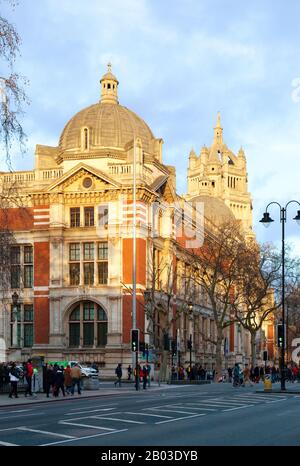 Il Victoria and Albert Museum of Art and Design (The V&A ), Cromwell Road, Londra UK Foto Stock