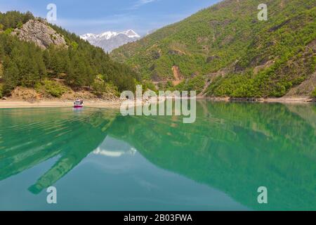 Lago Komani nella Valbone Valley in Albania Foto Stock