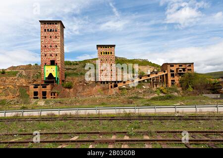 Fabbrica abbandonata dall'era comunista, in Albania Foto Stock