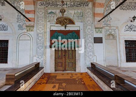 Ingresso alla storica Moschea di Hadum, a Gjakova, in Kosovo Foto Stock