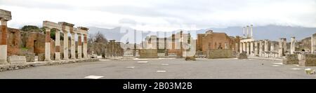 Pompei Foro (vista dal Tempio di Giove), Patrimonio dell'Umanità dell'UNESCO - Campania, Italia, Europa Foto Stock