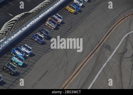 17 febbraio 2020, Daytona Beach, Florida, USA: Justin Haley (16) corse per la Daytona 500 al Daytona International Speedway di Daytona Beach, Florida. (Immagine di credito: © Stephen A. Arce/ASP) Foto Stock