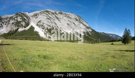 Catena montuosa Karwendel in Achenkirch in Tirolo / Austria Foto Stock