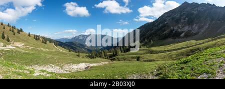 Catena montuosa Karwendel in Achenkirch in Tirolo / Austria Foto Stock