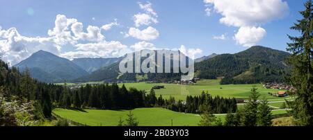 Catena montuosa Karwendel in Achenkirch in Tirolo / Austria Foto Stock