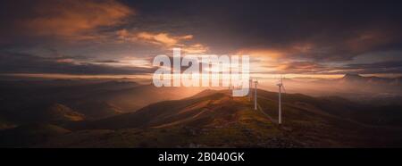 Fonti di energia con le turbine eoliche Foto Stock