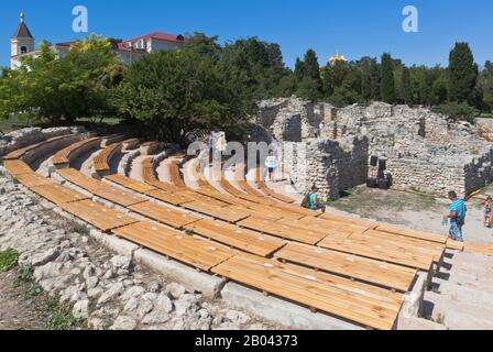 Sevastopol, Crimea, Russia - 26 luglio 2019: Teatro Antico nell'antica città di Chersonesos Taurico, Sevastopol, Crimea Foto Stock