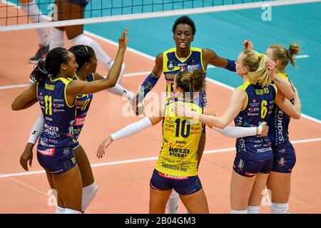 Treviso, Italia, 18 Feb 2020, felicità imoco volley conegliano in Carrario Imoco Conegliano vs Nantes VB - Volleyball Champions League Women - Credit: LPS/Ettore Griffoni/Alamy Live News Foto Stock