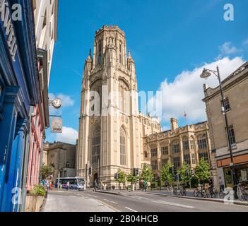 Il Wills Memorial Building su Park Street, parte dell'università, Somerset, Inghilterra, Regno Unito Foto Stock