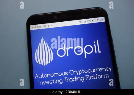Il logo di criptovaluta Dropil (DROP) viene visualizzato sullo smartphone Foto Stock