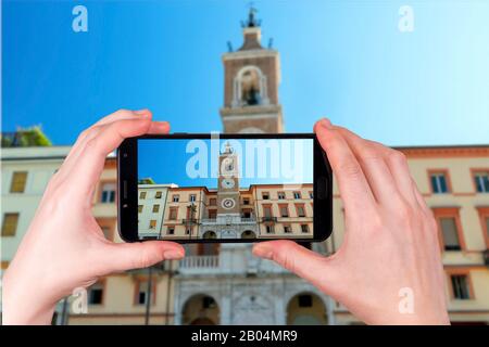 Torre dell'orologio sulla piazza martiri di rimini. Foto scattata al telefono Foto Stock