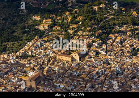 , Foto aerea, isola, Santa Maria dels Àngels, Esglesias de Montes-Sion, chiesa, Ajuntament de Pollença, municipio, vista di Pollença, Pollença, Mall Foto Stock