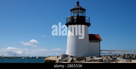 Faro sulla spiaggia, Faro di Brent Point, Nantucket, Massachusetts, Stati Uniti Foto Stock