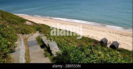 Vista ad alto angolo di un passaggio pedonale che conduce verso una spiaggia, Siasconset, Nantucket, Massachusetts, Stati Uniti Foto Stock