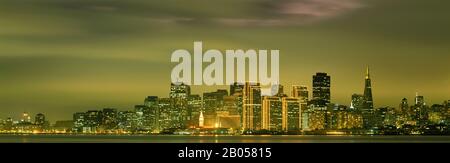 Skyline visto da Treasure Island, San Francisco, California, Stati Uniti Foto Stock