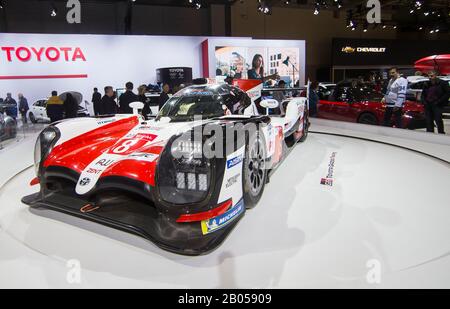 Toronto, Canada. 18th Feb, 2020. Una Toyota TS050 Hybrid Race Car è vista durante il 2020 Canadian International Autosthow al Metro Toronto Convention Centre di Toronto, Canada, 18 febbraio 2020. L'evento annuale che si tiene dal 14 al 23 febbraio presenta più di 40 modelli di nuovi veicoli a energia da costruttori automobilistici globali. Credit: Zou Zheng/Xinhua/Alamy Live News Foto Stock